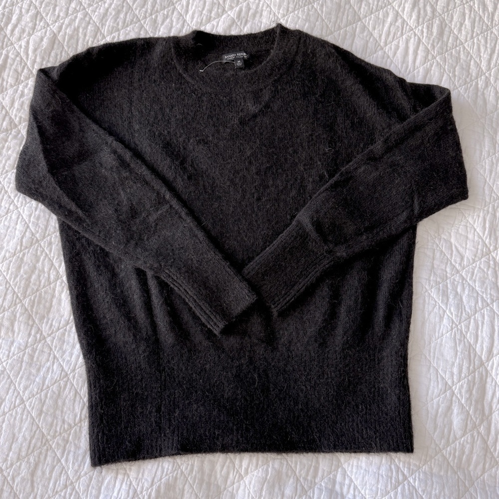 Banana Republic Black Sweater - Picture 1 of 12